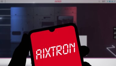 Dhaka, Bangladeş - 11 Aralık 2024: AIXTRON logosu akıllı telefonda sergilenmektedir. Aixtron SE bir Avrupa çok uluslu teknoloji şirketidir..