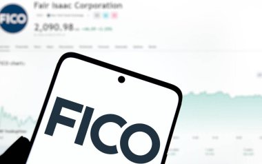 Dhaka, Bangladeş - 21 Aralık 2024: FICO logosu akıllı telefonda sergilenmektedir. FICO bir Amerikan veri analiz şirketidir..