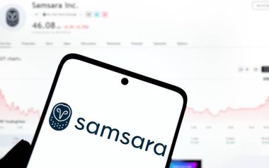 Dhaka, Bangladeş - 15 Aralık 2024: Samsara logosu akıllı telefonda gösteriliyor. Samsara Inc bir Amerikan IoT şirketidir..