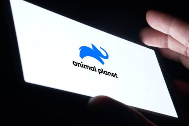 Dhaka, Bangladeş - 16 Ocak 2025: Animal Planet logosu akıllı telefonda gösteriliyor.