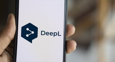 Djaka, Bangladeş - 16 Ocak 2025: Derin logo akıllı telefonda gösteriliyor.
