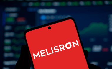 Dahka, Bangladeş - 13 Ocak 2025: Melisron logosu akıllı telefonda sergilenmektedir. Melisron Ltd, İsrail merkezli bir yatırım şirketi..