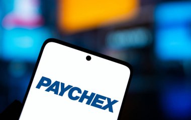 Dhaka, Bangladeş - 28 Aralık 2024: Ödemeli logo akıllı telefonda gösteriliyor.