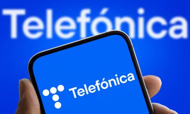 Dhaka, Bangladeş - 3 Aralık 2024: Telefon logosu akıllı telefonda gösteriliyor.
