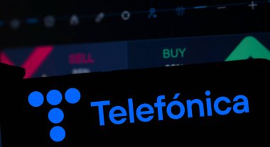 Dhaka, Bangladeş - 3 Aralık 2024: Telefon logosu akıllı telefonda gösteriliyor.