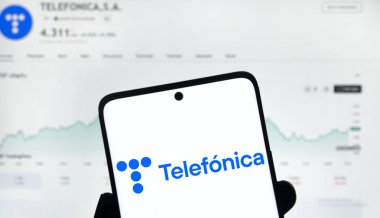 Dhaka, Bangladeş - 3 Aralık 2024: Telefon logosu akıllı telefonda gösteriliyor.