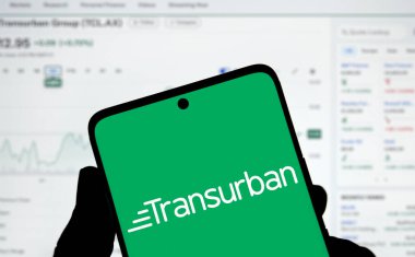 Dhaka, Bangladeş - 16 Ocak 2025; Transurban logosu akıllı telefonda gösteriliyor.