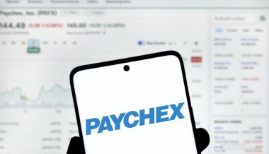 Dhaka, Bangladeş - 4 Aralık 2024: Ödemeli logo akıllı telefonda gösteriliyor.