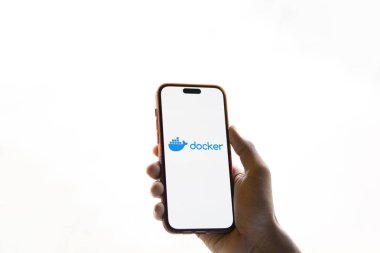 Dhaka, Bangladeş-18 Ocak 2025: Liman logosu akıllı telefondan dağıtıldı. Liman bir servis platformudur..