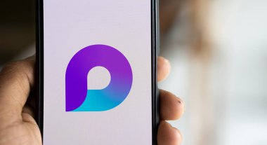 Dhaka, Bangladeş - 20 Ocak 2025: Microsoft loop logosu akıllı telefonda gösterilir. Microsoft Loop, geliştirilmiş bir çevrimiçi ortak çalışma alanıdır..