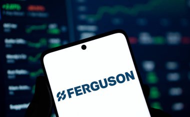 Dhaka, Bangladeş - 1 Aralık 2024: Ferguson logosu akıllı telefondan sergilenmektedir. Ferguson plc, Amerikan-İngiliz çokuluslu tesisat ve ısıtma ürünleri dağıtımcısı şirketidir..