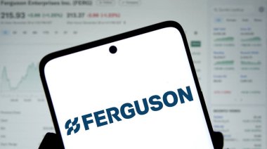Dhaka, Bangladeş - 1 Aralık 2024: Ferguson logosu akıllı telefondan sergilenmektedir. Ferguson plc, Amerikan-İngiliz çokuluslu tesisat ve ısıtma ürünleri dağıtımcısı şirketidir..