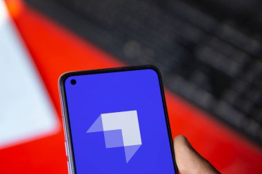 Dhaka, Bangladeş - 20 Ocak 2025: Strapi logosu akıllı telefondan dağıtıldı.