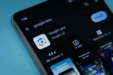 Dhaka, Bangladeş - 16 Mart 2025: Google Playstore 'daki Google lens uygulaması akıllı telefon ekranında gösteriliyor.