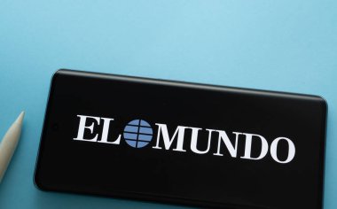 Dhaka, Bangladeş - 16 Mart 2025: İspanyol gazetesi El mundo 'nun logosu akıllı telefon ekranında sergileniyor.
