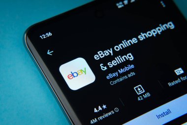 Dhaka, Bangladeş - 16 Mart 2025: Google Playstore 'un ebay uygulaması akıllı telefon ekranında görüntülenir.