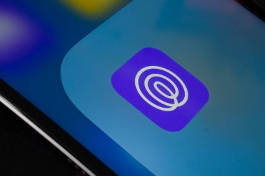 Dhaka, Bangladeş - 17 Mart 2025: Yaşam 360 uygulamasını gösteren bir iPad ekranına yakın plan.