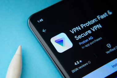 Dhaka, Bangladeş - 17 Mart 2025: Google Playstore 'daki proton Vpn uygulaması akıllı telefon ekranında gösterilir.