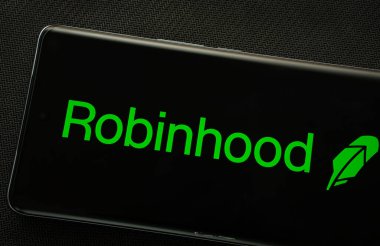 Dhaka, Bangladeş - 18 Mart 2025: Robinhood logosu akıllı telefon ekranında gösteriliyor.