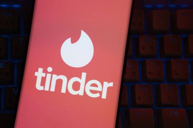 Dhaka, Bangladeş - 18 Mart 2025: Yangının logosu akıllı telefon ekranında gösteriliyor.