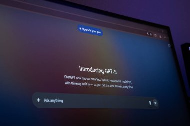 Gazipur, Bangladeş - 09 Ağustos 2025: Laptop ekranında OpenAI GPT-5.