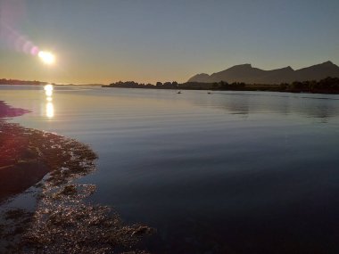 Güzel bir deniz manzarası.