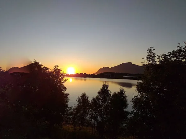 Sonnenuntergang Über Dem Bergsee — Stockfoto