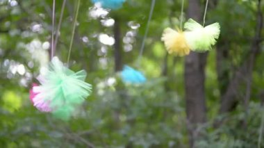 Rüzgarda yaylar, dekoratif düğün çevresi.