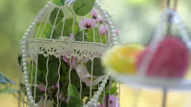 Birdcage Λουλούδια Καρδιές Γάμο Συνοδεία — Αρχείο Βίντεο