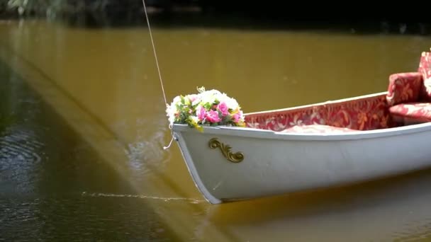 Blumenboot Dekorative Hochzeit Entourage — Stockvideo