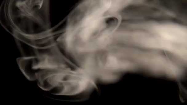 Siyah Arka Planda Tütün Dumanı Yaklaştı — Stok video