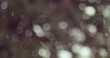 Düşen kar taneleri (124) yakın plan; bulanık arkaplan (124); Eski tarz Film Look (124K); 4K, 12bit Video (124); Yavaş Hareket Modu Açıklaması (11)