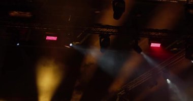 4K Video 'da Konser Sahnesi Işıkları Canlı Gösterisi