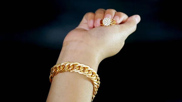 Bracelet Avec Motif Chaîne Attaché Main Une Femme — Photo