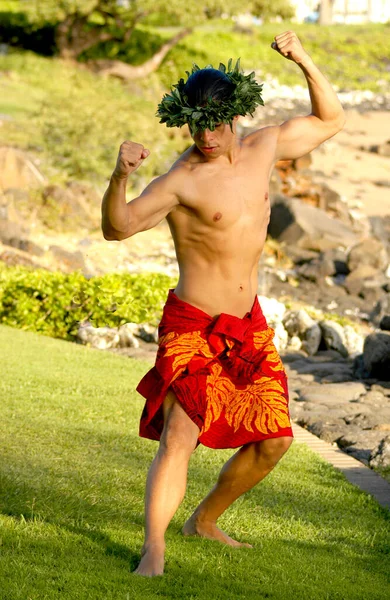 Man Hawaiian Hula Dancer Een Zeer Mannelijke Houding — Stockfoto