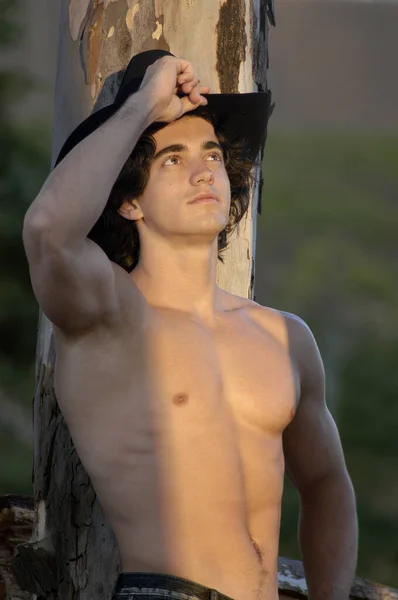 Sexy Cowboy Zonder Zijn Shirt Aan Pronken Met Zijn Gespierde — Stockfoto