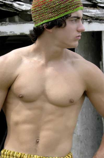 Este Homem Bonito Muscular Sem Camisa Mostrando Seu Peito Construído — Fotografia de Stock