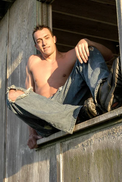 Very Hot Handsome Farm Boy Takes Break Barn Window Catch — Stock Photo, Image