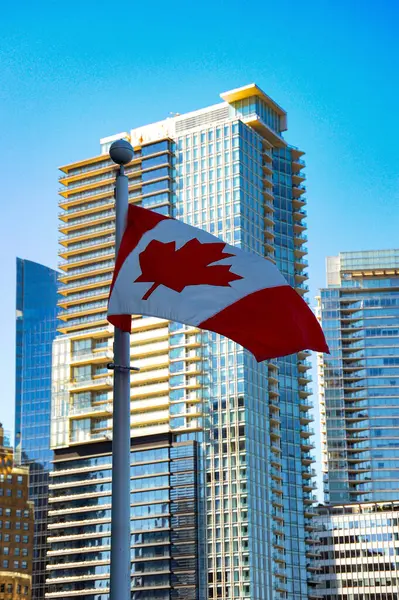 Bandeira Canadense Está Vanguarda Enquanto Você Olha Para Panorama Centro Fotografias De Stock Royalty-Free