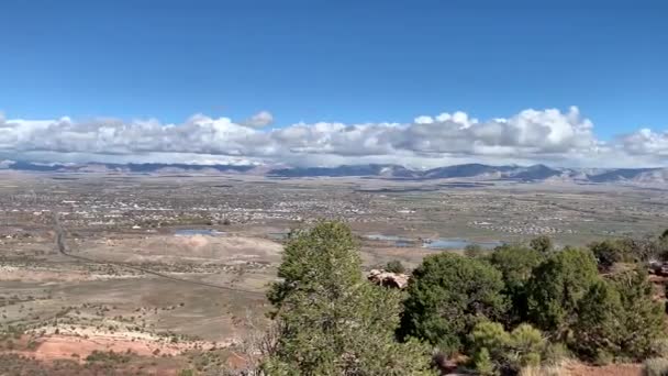 Национальный Памятник Колорадо Смотрящий Облака Покрывающие Хребет Букклифф — стоковое видео