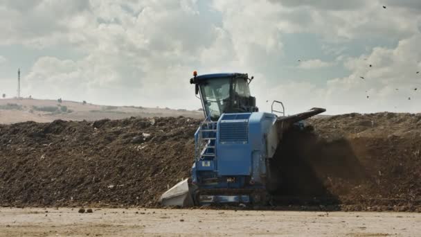 工業用堆肥製造場 機械混合堆肥杭 — ストック動画