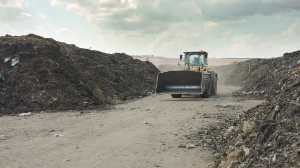 Ndüksiyon Gübre Üretim Alanı Gübre Yığınlarını Traktörleri Gösteren Makineler Gübre — Stok video