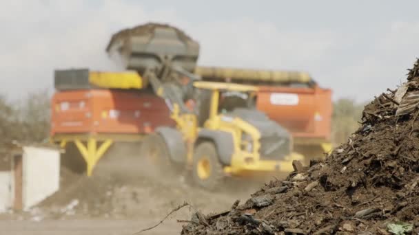 Sitio Producción Compost Inductivo Máquinas Cribado Compost Pilas Tractores Carga — Vídeo de stock
