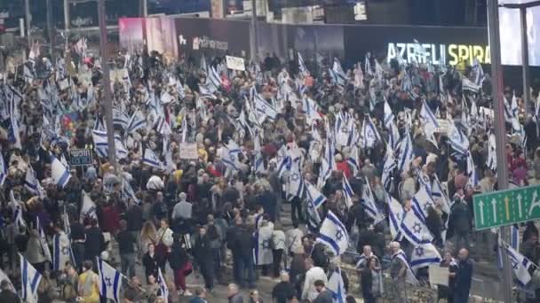 テルアビブ イスラエル 2023年3月4日 イスラエルの司法改革に対する巨大な集会に抗議する数十万人の人々 — ストック動画