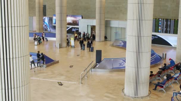 Тель Авів Березня 2023 Пасажири Прибувають Залу Прибуття Аеропорту — стокове відео