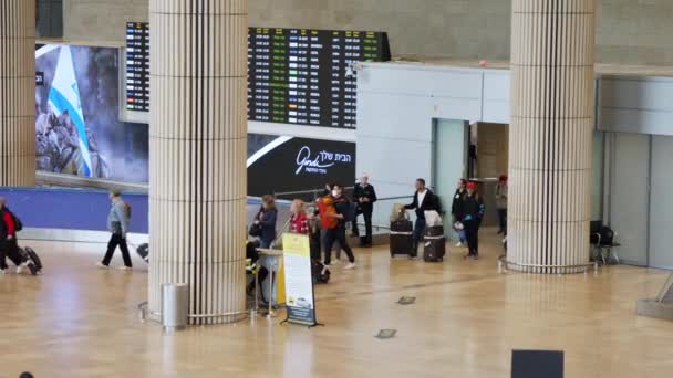 Tel Aviv Mars 2023 Passagerare Anländer Till Ankomsthallen Flygplatsen — Stockvideo