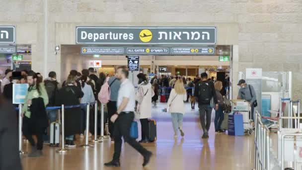 Tel Aviv Maret 2023 Penumpang Dalam Antrean Panjang Untuk Check — Stok Video