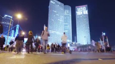 Tel Aviv, ISRAEL - 1 Mart 2023. Binlerce insan İsrail yargı reformunu protesto etmek için sokaklarda yürüyor..
