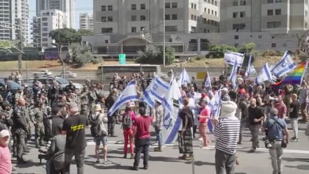 テルアビブ イスラエル 2023年3月16日 抗議者は司法改革に対する暴力的な抗議の間に警察と衝突する — ストック動画