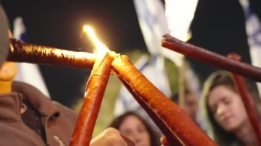 Tel Aviv, ISRAEL - 16 Mart 2023. İsrail hükümetinin yargı reformunu protesto eden insanlar